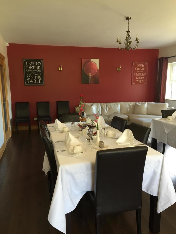 Red Gate House B&B Малин Экстерьер фото